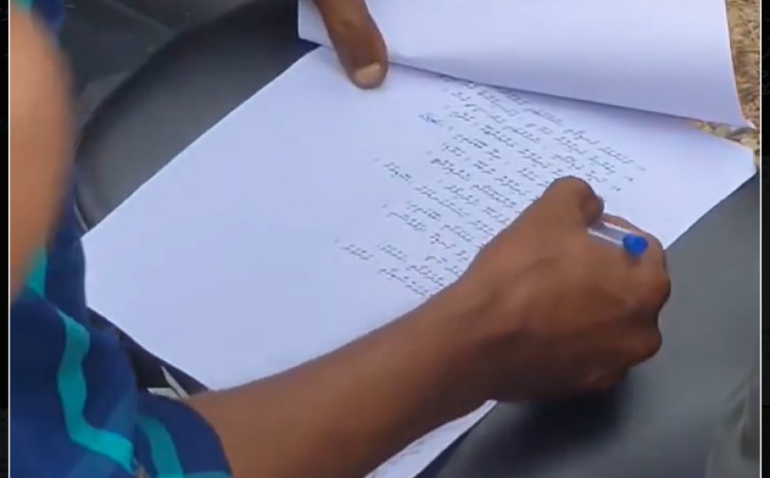 ސްކޫލުތަކުގައި ދިވެހި ބަސްކިޔަވައިދިނުމަށް ގޮވާލާ މަލިކުގައި މުޒާހަރާ ކުރަނީ
