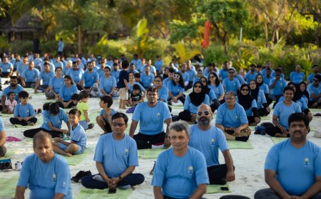 ރާއްޖޭގައި މިއަހަރު ޔޯގާ ޑޭ ފާހަގަކުރީ ރިސޯޓެއްގައި
