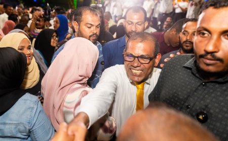 ފޮޓޯ: ރައީސް ނަޝީދު އަލުން އެމްޑީޕީއަށް