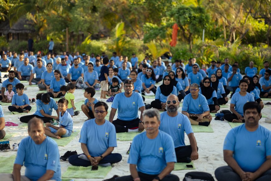 ރާއްޖޭގައި މިއަހަރު ޔޯގާ ޑޭ ފާހަގަކުރީ ރިސޯޓެއްގައި