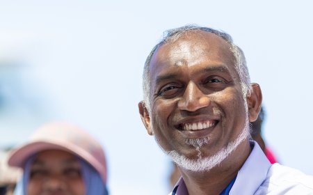 ލިޔުންތެރީން ވާންޖެހޭނީ ދީނާއި ޤައުމާއި ވަޠަނުގެ ދިފާޢުގައި މަތިވެރި ޖިހާދެއް ކުރާ ބަޔަކަށް: ރައީސް
