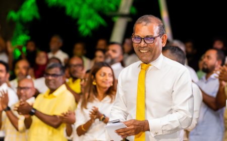 ދަރިވަރުންގެ ޔުނީފޯމް ބަދަލުކުރުމަކީ ޚަރަދުބޮޑު ބޭކާރު ކަމެއް: ރައީސް ނަޝީދު