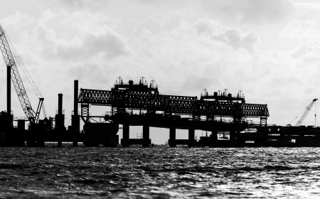 Thilamale’ Bridge Reaches Major Milestone as Final Pillar Installed