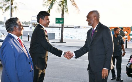 ރައީސް މުޢިއްޒު އިނގިރޭސިވިލާތަށް ފުރާވަޑައިގެންފި