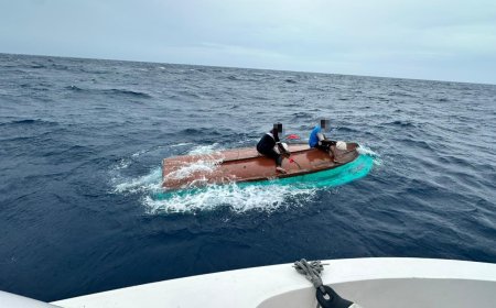 ދެ މީހުން ތިބި ޑިންގީ އެއް ބަންޑުން ޖަހާލައިފި
