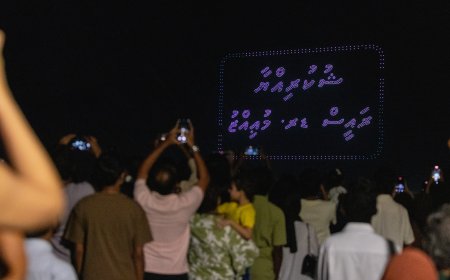 ޑްރޯން ޝޯއާއި ހަވާއެރުވުމާއެކު މުޅި މާލޭ ސަރަހައްދު ދިއްލާލައިފި