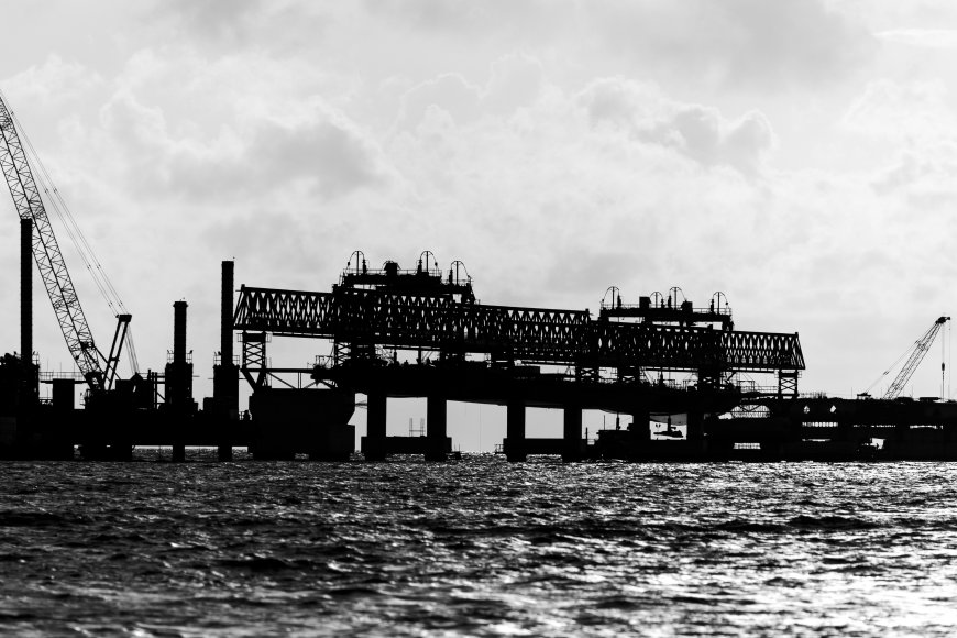 Thilamale’ Bridge Reaches Major Milestone as Final Pillar Installed