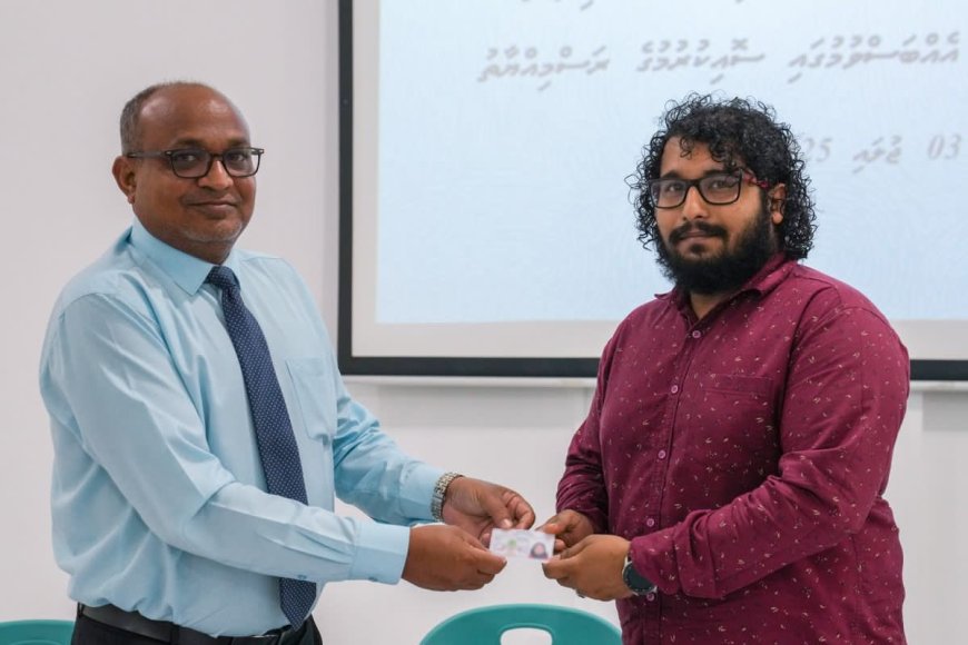 ރައީސްގެ ވަޢުދުފުޅާއެއްގޮތަށް އައްޑޫ އަދި ފުވައްމުލަކު ސިޓީގައި އައިޑީކާޑު ޕްރިންޓުކޮށް ދޫކުރަން ފަށައިފި