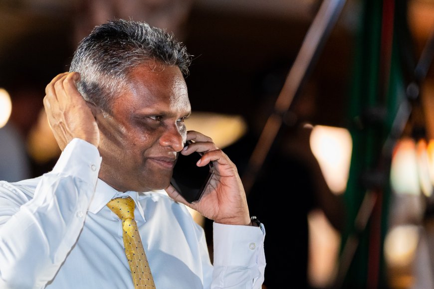 ކައުންސިލު މެންބަރު އިޝާން އަށް މޭޔަރު އާޒިމް ރައްދު ދެއްވައިފި