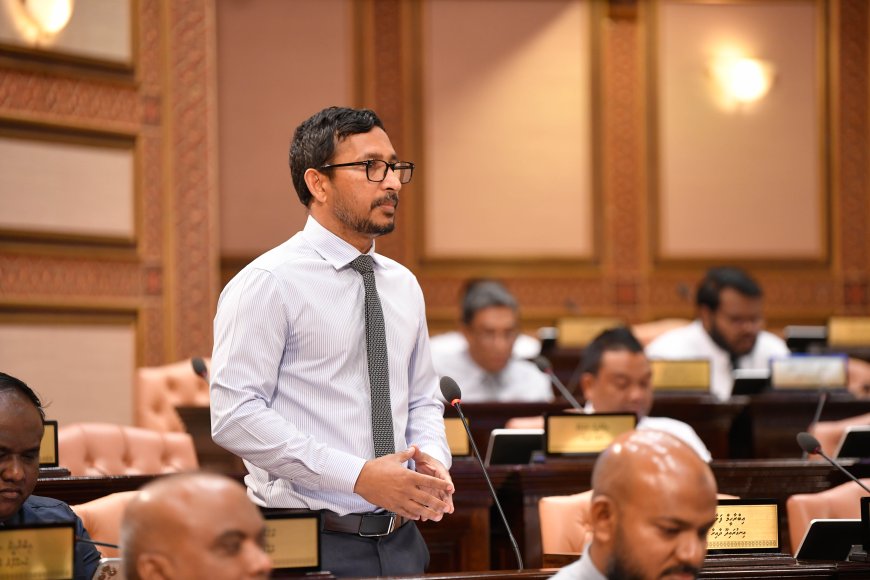 ޔާމީން ރައީސްކަމުގަ ހުރިއިރު ބަލިވެގެން ކަމަށް ހަދާފަ ސިންގަޕޫރަށް ދަނީ ވަގު ޑީލު ހަދަން: ފަލާހު