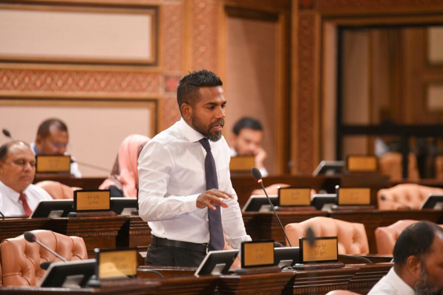 ދައުރުގެ މެދުތެރެއިން ރައީސްއަށް ރުހުން އޮތްތޯ ބަލަން ވޯޓެއް ނަގަން ރައްޔިތުންނަށް އެދެވެންޖެހޭ: އަމީން