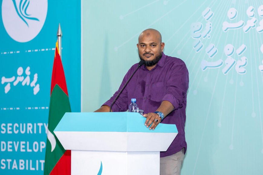 ޝުޖާޢު ރައީސް ޔާމީނަށް: ގޭގައި ހުރި ޑޮލަރުތައް ބޭންކުތަކަށް ލާންވީ ނޫންތޯ؟