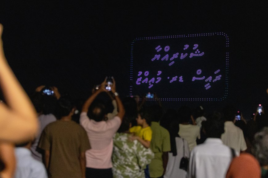 ޑްރޯން ޝޯއާއި ހަވާއެރުވުމާއެކު މުޅި މާލޭ ސަރަހައްދު ދިއްލާލައިފި