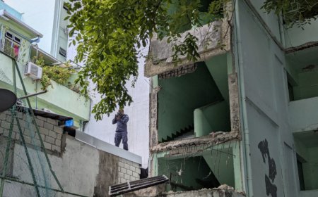 ކުރީގެ އީޑީސީ ހިންގި އިމާރާތުގެ ފާރެއް ވެއްޓި ވެހިކަލްތަކަކަށް ގެއްލުންވެއްޖެ
