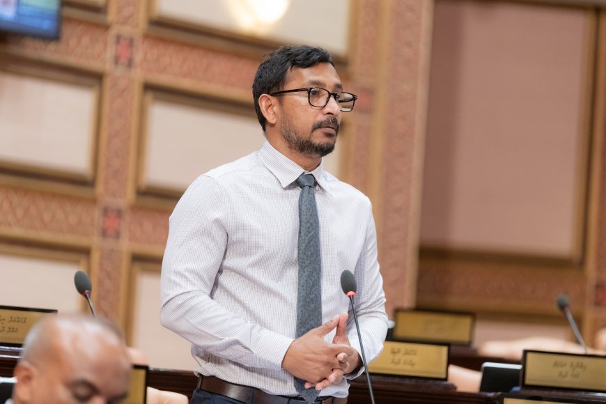 އައްބާސް އަކީ އަޚްލާގެއް ނެތް ބުއްދިގޯސް މޮޔައެއް: ފަލާހް