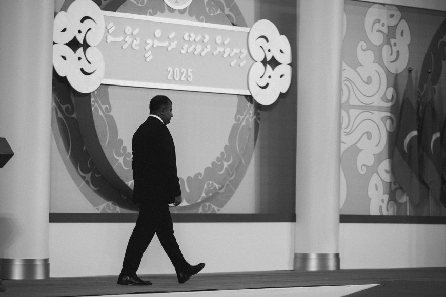 މަގާމާ ހަވާލުވި ފުރަތަމަ ދުވަހު އާދަމް ނަސީރު އިސްތިއުފާ ދެއްވައިފި