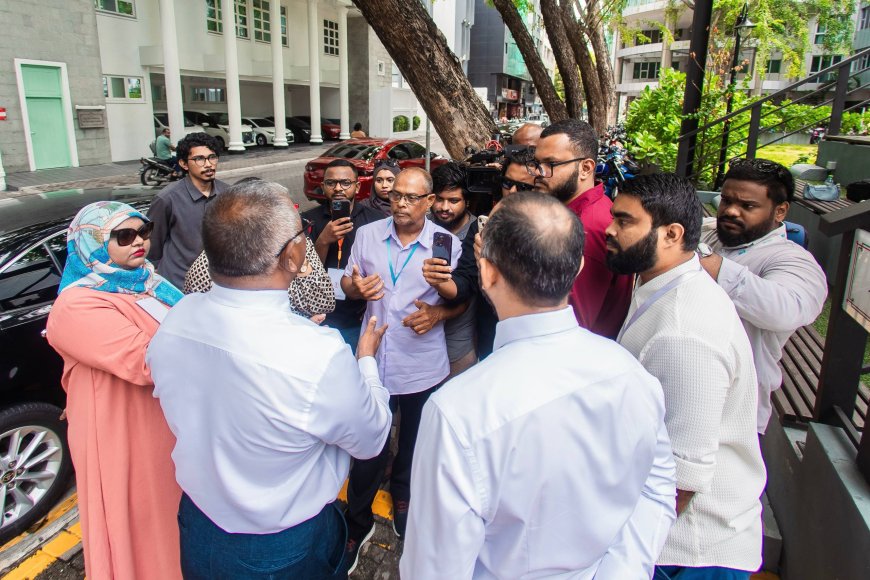 އިހުތިޖާޖުކުރާ މީޑިއާތަކާއި ރައީސް ބައްދަލުކުރައްވަނީ