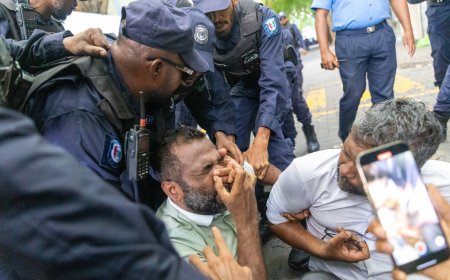 މުޒާހަރާގައި ނޫސްވެރިންނާއި އާންމުންނަށް އަނިޔާކުރުން ފުލުހުން ދިފާއުކޮށްފި