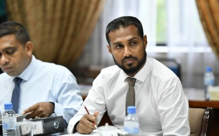 ބާރަ މިލިއަން ރުފިޔާގެ ކޮރަޕްޝަން: މުޢާޒުވެސް ބުނީ ޢަމަލު ކުރީ "އުސޫލުގެ" ތެރެއިން ކަމަށް