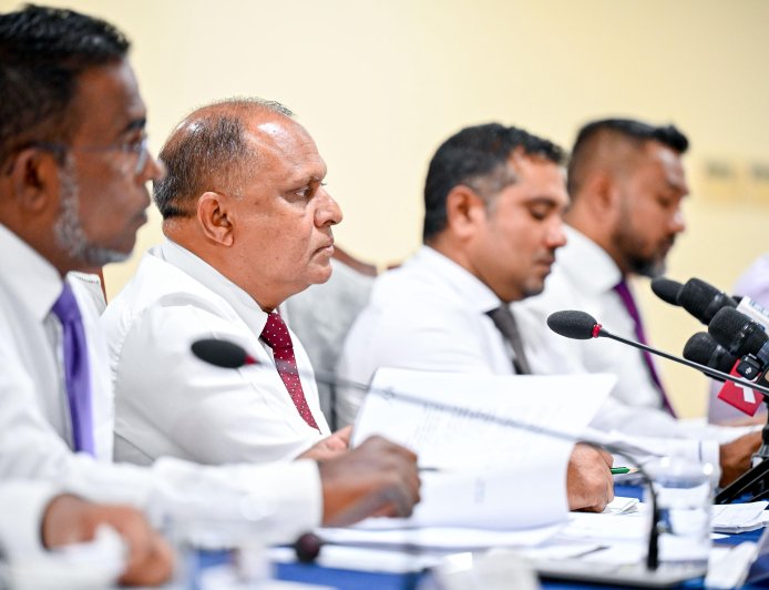 ނޫސްވެރިން ކޮމިޓީއަށް ވަނީ ގަދަކަމުން ކަމަށް ބުނެ މަޖިލީހުން ދޮގު ހަދައިފި