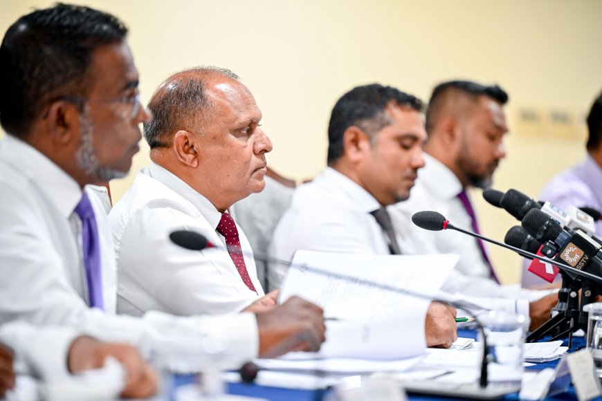 ނޫސްވެރިން ކޮމިޓީއަށް ވަނީ ގަދަކަމުން ކަމަށް ބުނެ މަޖިލީހުން ދޮގު ހަދައިފި