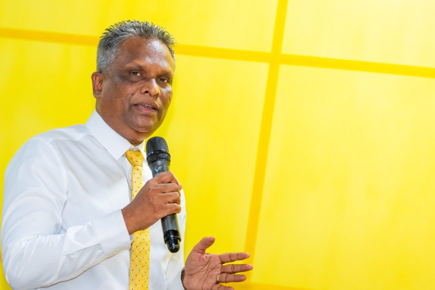 އާޒިމުގެ މަގާމުގެ ނުފޫޒު ބޭނުންކޮށްގެން އާއިލީ ކުންފުންޏާ ބެހޭ މަޢުލޫމާތު ސިއްރުކުރާކަމުގެ ތުހުމަތު