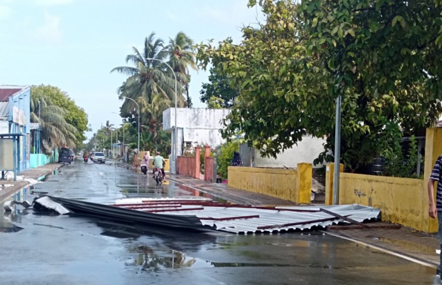 މަރަދޫފޭދޫއަށް ނަގޫރޯޅިއެއް އަރައި ތިން ގެއެއްގެ ފުރާޅު އެއްލާލައިފި