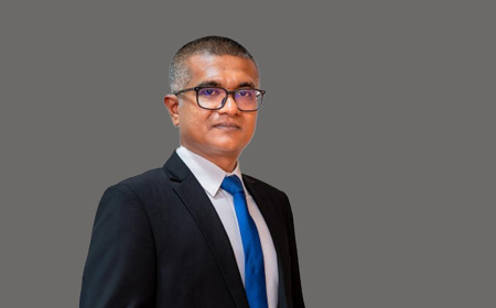 ސިނގިރޭޓް ވަގަށްނެގި މައްސަލައާއި ގުޅިގެން މުޢާޒު ސަސްޕެންޑުކޮށްފި
