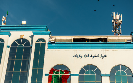 ފުލުހަކު ކުޑަކުއްޖަކަށް ޖިންސީ ގޯނާކުރި މައްސަލައެއް ބަލަން ފަށައިފި