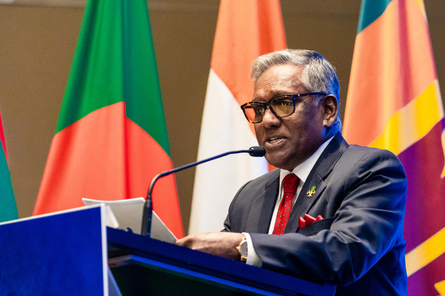 Dr. Mohamed Waheed speaking at the ceremony. Photo: V
