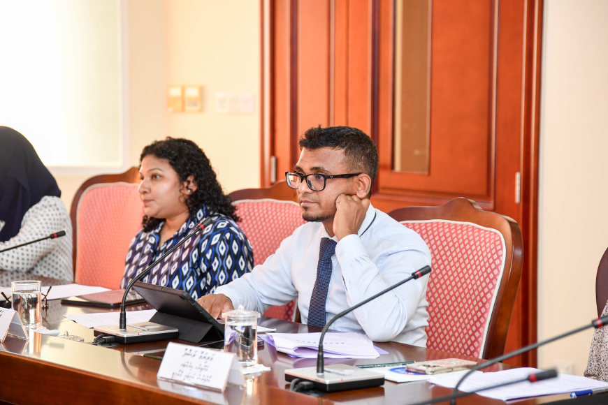 ފައިސާ ޗާޕުކޮށްގެން އުފެދޭ ޕްރެޝަރު ކުޑަކުރެވިދާނެ: މުނައްވަރު