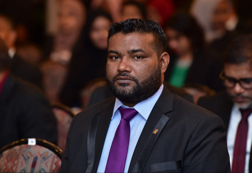 ތުހުމަތުތަކެއް ކުރެވިފައި ވަނިކޮށް ފަނޑިޔާރު ފައިސަލް އިސްތިއުފާ ދެއްވައިފި