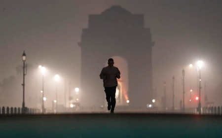 Severe Smog Engulfs New Delhi as Islamabad Air Quality Worsens