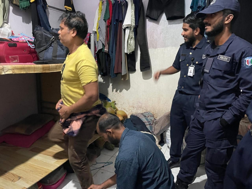ނިދާ ކޮޓަރީގައި ކުރުނބާ ފަނި ގިރައިގެން ވިއްކާ ބިދޭސީންތަކެއް އަތުލައިގެންފި