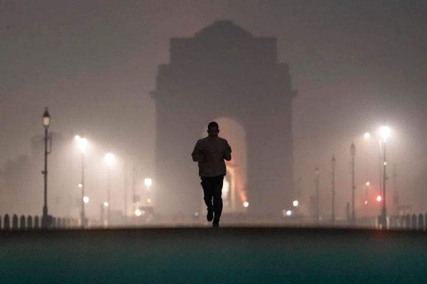 Severe Smog Engulfs New Delhi as Islamabad Air Quality Worsens
