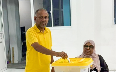 ވާދަވެރި އިންތިޚާބަކަށްފަހު ގައްދޫގެ ރައީސް ޓިކެޓު އިލްހާމަށް!