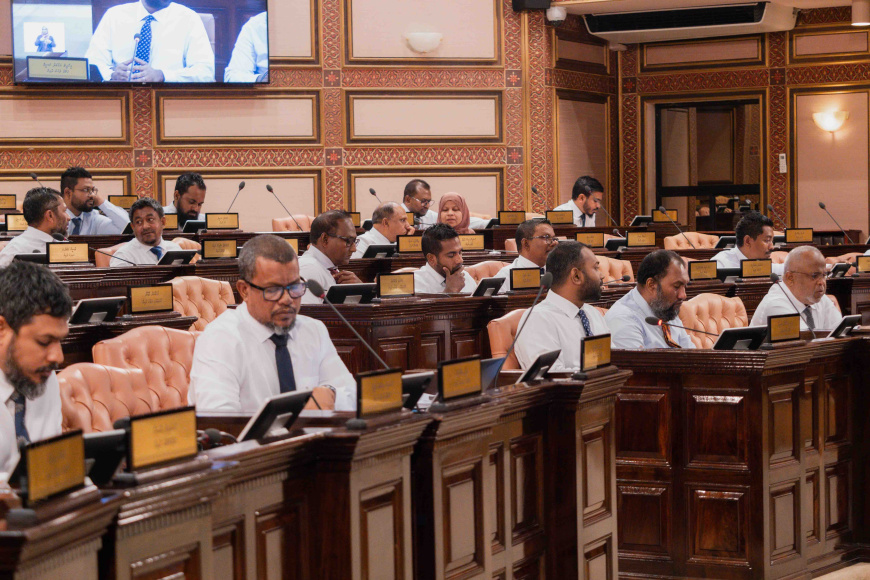 މަޖިލީހުގެ މި ދައުރު ކުރުކޮށްލައި، ބޮޑު ދެ އިންތިހާބު އެއްކޮށްލަން ހުށަހަޅައިފި