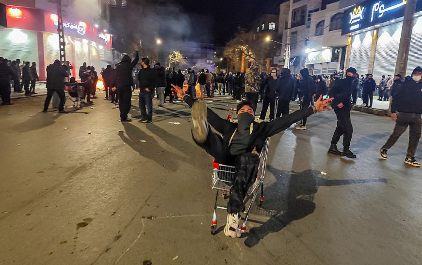 Hospitals Struggle to Cope as Protests Spread Across Iran