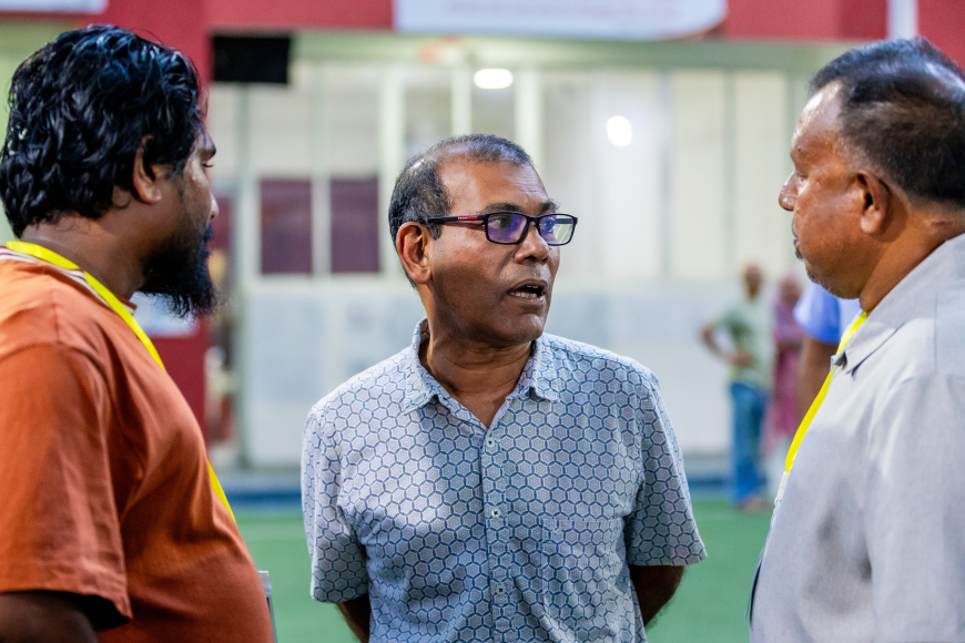 ރާއްޖެ މިވަނީ ދަރަނީގެ ދަންތުރައެއްގައި ބަނދެވިފައި: ރައީސް ނަޝީދު