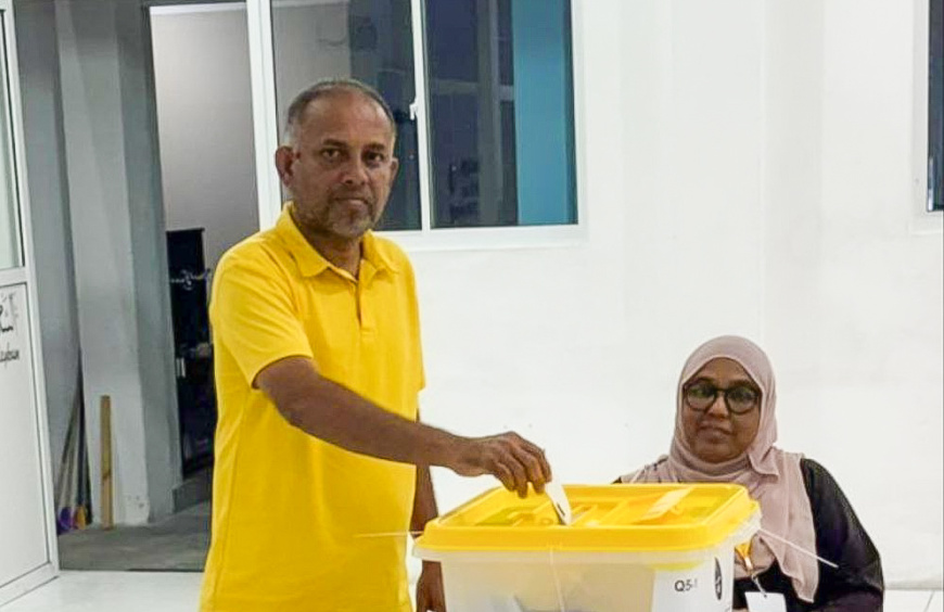 ވާދަވެރި އިންތިޚާބަކަށްފަހު ގައްދޫގެ ރައީސް ޓިކެޓު އިލްހާމަށް!