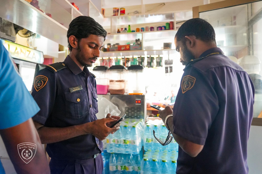 ގަވާއިދާ ޚިލާފަށް ވިޔަފާރިކުރަމުންދިޔަ 3 ބިދޭސީއަކު އިމިގްރޭޝަންގެ ބެލުމުގެ ދަށަށް