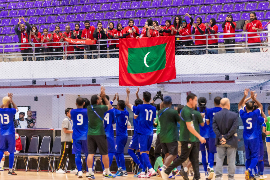 އިއްޔެ ގައުމީ ފިރިހެން ޓީމު ސާފްގެ ތަށި ޔަގީންކުރުމަށްފަހު އުފާފާޅު ކުރަނީ.