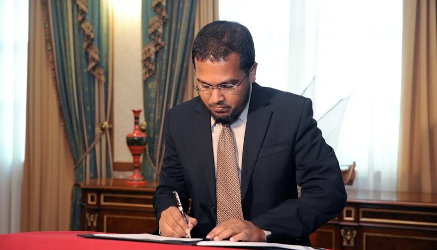 ޕެންޝަން އޮފީސް މެދުވެރިކޮށް ފައިސާ ޗާޕު ކުރާތީ އިނާޒް އިސްތިއުފާ ދެއްވައިފި