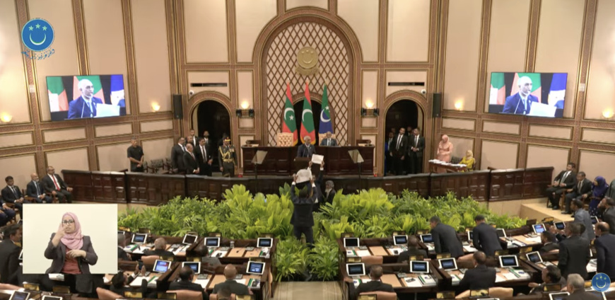 ރިޔާސީ ބަޔާން އިއްވާއިރު، އިދިކޮޅުން އިހުތިޖާޖުގައި