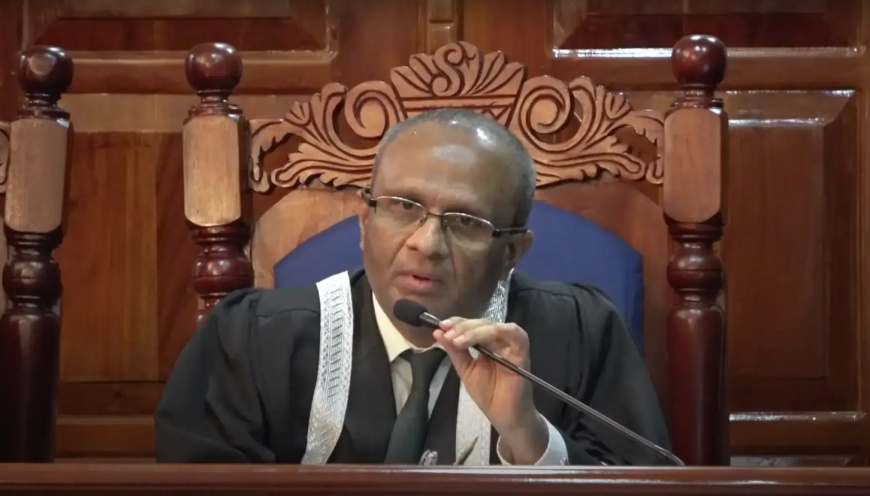 އަތޮޅު އޮފީސް ހެދުން ގާނޫނު އަސާސީގެ 8 ވަނަ ބާބާއި ހިލާފް: ސުއޫދު
