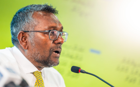 "އަދަދު" އޮފީހަށް ފުލުހުން ވަނުން ފައްޔާޒު ކުށްވެރި ކުރައްވައިފި