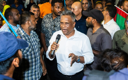 އިދިކޮޅު އެމްޑީޕީގެ މުޒާހަރާގެ ތެރެއިން މޭޔަރު އާޒިމަށް ހަމަލާދީފި