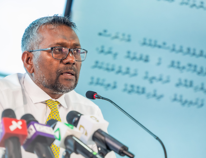 މުއިއްޒުގެ ސަރުކާރުން ރައްޔިތުން ޑޮލަރަށް ޖައްސައި، ބީއެމްއެލް ކަޅުބާޒާރަށް ވައްދައިފި: ފައްޔާޒް
