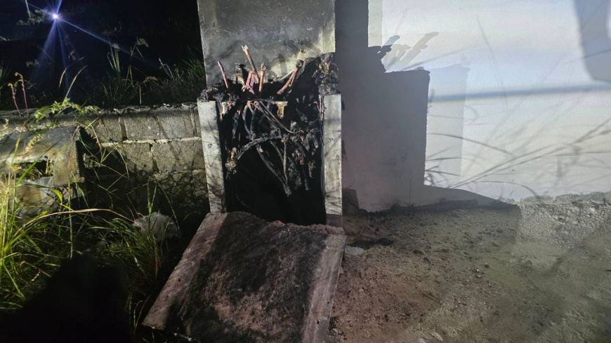 ގައްދޫ ވޯޓުއަޅާ މަރުކަޒު ކައިރީގައި ހުރި ކަރަންޓު ފޮއްޓެއްގައި އަލިފާން ރޯވެއްޖެ