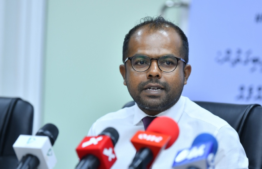 'އައިޝާ' ޑޮކިއުމަންޓްރީ: ތަހުގީގަށް ފިޔާޒްގެ ޕާސްޕޯޓް ހިފަހައްޓައިފި